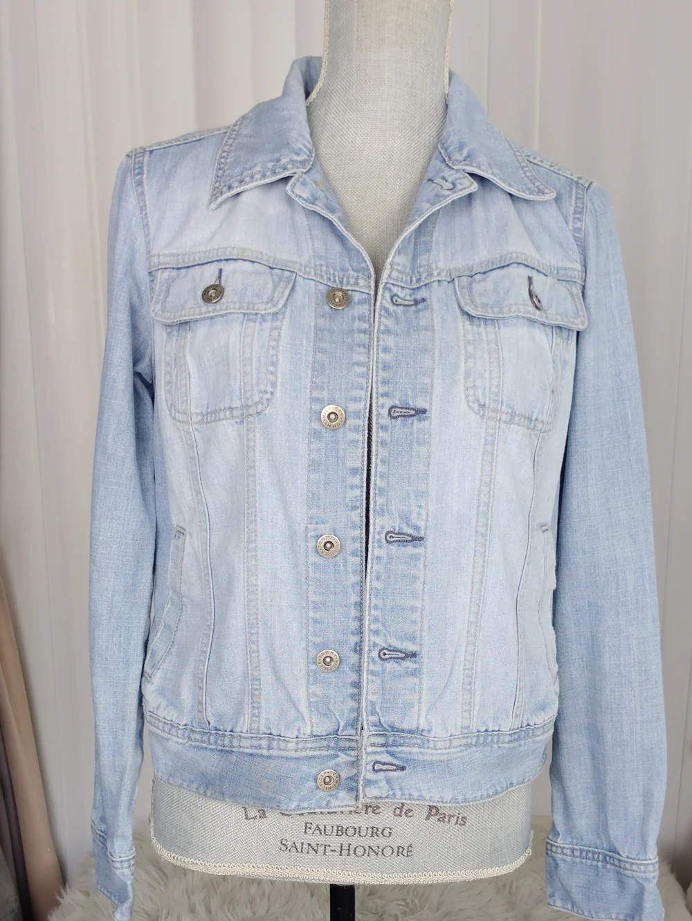 Tommy Hilfiger Women's Vintage Light Wash Denim Jacket.